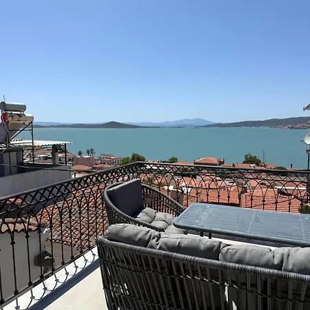 Apartamento Sea&lesbos View Duplex, Courtyard&rooftop, Mercan Koesk