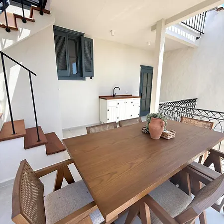 Sea&lesbos View Duplex, Courtyard&rooftop, Appartamento *