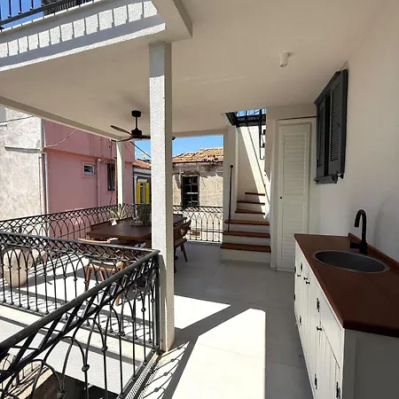 Sea&lesbos View Duplex, Courtyard&rooftop, Mercan Koesk Apartamento *