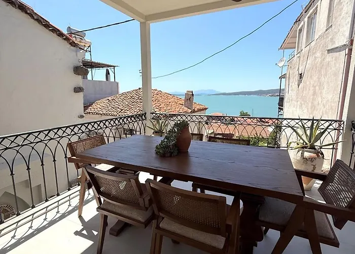 Sea&lesbos View Duplex, Courtyard&rooftop, Lägenhet