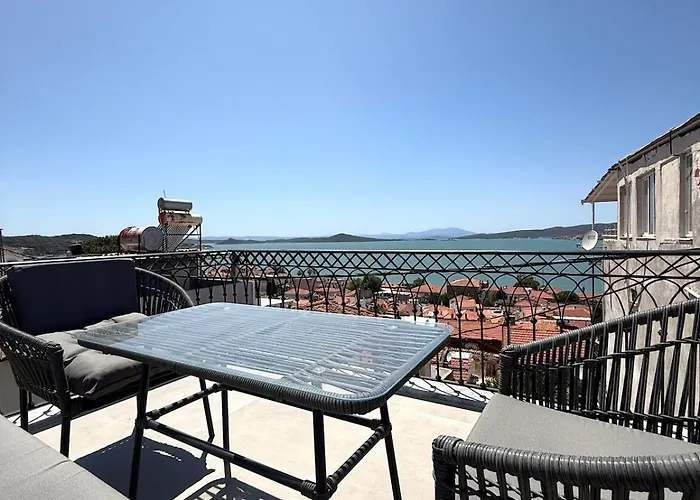 Sea&lesbos View Duplex, Courtyard&rooftop, * Ayvalı