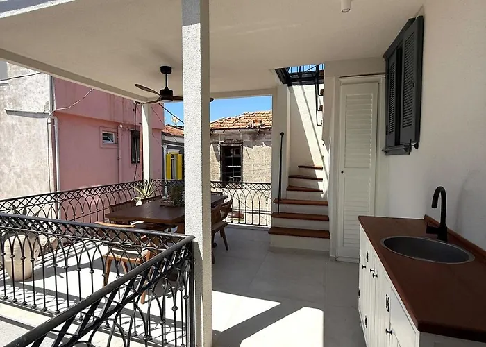 Sea&lesbos View Duplex, Courtyard&rooftop, Lägenhet *